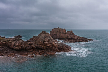 Perros Guirec, Ploumanac'h Lighthouse, Mean Ruz, la Manche, rocks and waves