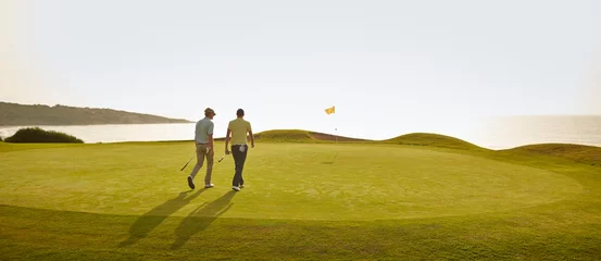 Poster Men walking on golf course © Chris Ryan/KOTO