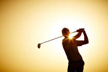 Silhouette of man swinging golf club - obrazy, fototapety, plakaty
