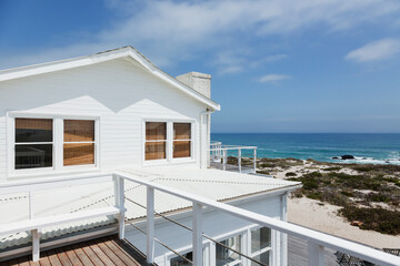 Fototapeta na wymiar Beach house overlooking ocean