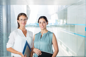 Obraz premium Portrait of confident businesswomen in office