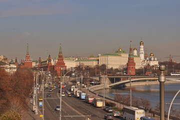 Fototapeta premium View of the Moscow Kremlin from the Patriarchal bridge.
