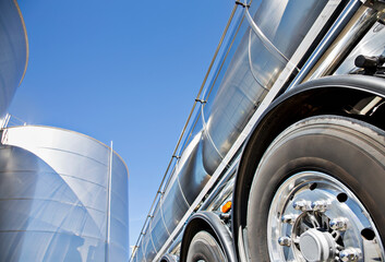 Stainless steel milk tanker parked next to silage storage tower © Martin Barraud/KOTO
