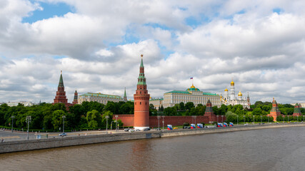 Obraz premium View to the Moscow Kremlin next to the river at cloudy day, summer time shot. Historical heritage of Russia. 