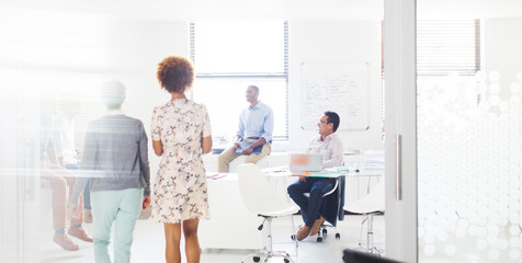 Obraz premium Business people having meeting in modern office