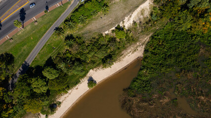 Fototapeta na wymiar Costa de playa desde el cielo.