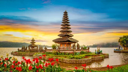 Fototapeten Bali Landmark of Bali named Ulun Danu temple in the morning in the middle of Beratan Lake where located in Bali, Indonesia  © sakdawut