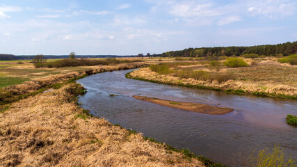 Piękna i dzika rzeka Narew, Podlasie, Polska © podlaski49