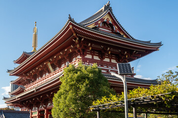 Fototapeta premium Richly decorated famous Senso-ji Temple in Tokyo, Japan.