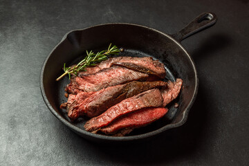 ワイルドなブロック肉のバーベキュー　Camping and wild beef barbecue