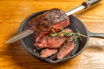 ワイルドなブロック肉のバーベキュー　Camping and wild beef barbecue