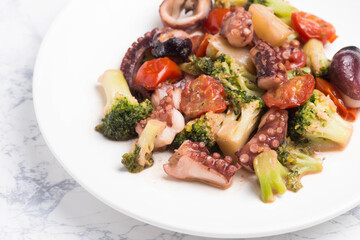 タコと野菜のバター炒め