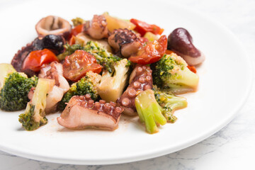 タコと野菜のバター炒め