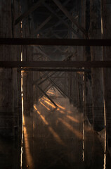 Obraz premium sunlight under teak wood bridge