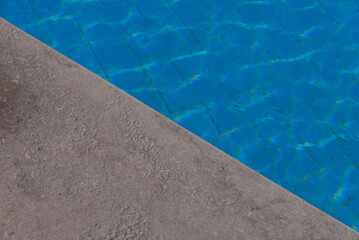 Fototapeta na wymiar reflection and glare of pool water
