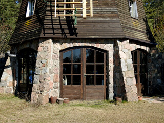 wybudowany pod koniec 19 wieku drewniany mlyn wiatrak typu holender w miejscowosci studzianki na podlasiu w polsce  © Jacek Sakowicz