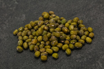 Dry raw beans mung for cooking