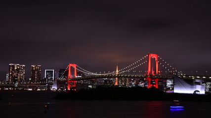 Fototapeta na wymiar Red rainbow bridge in Tokyo