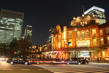 Fototapeta na wymiar 東京駅駅舎 夜のライトアップ　Tokyo station’s building in the night with romantic illumination