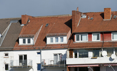Wohnhäuser Dächer, Rückansicht, bewölkter Himmel,  Bremen. Deutschöand, Europa