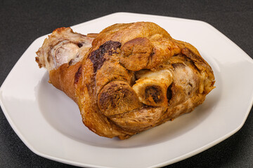 Baked pork knuckle with spices