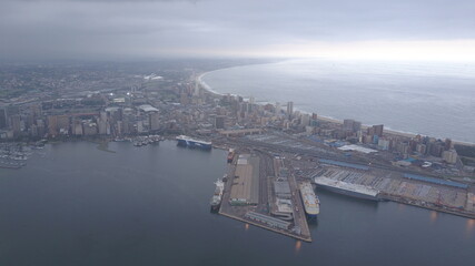 Obraz premium Harbour with ships at port overlooking Durban