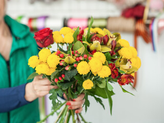 The work of the florist. Flower packaging. Creating a flower bouquet. Roses in a package. Selective focus.