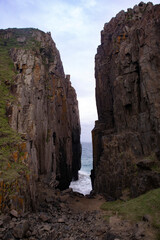 Obraz premium A gap between two cliffs