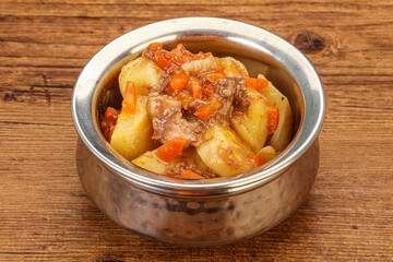 Roasted potato and beef with sauce