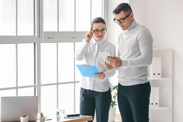 Fototapeta premium Young business people working in office