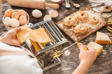 Obraz na płótnie Canvas Woman preparing pasta in kitchen, closeup