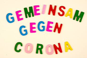 Worte zum Thema Corona mit bunten Buchstaben