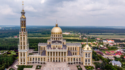 Sanktuarium Matki Bożej Bolesnej Królowej Polski w Licheniu Starym – ośrodek kultu maryjnego o...