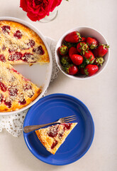 Strawberry crumble topping cheesecake