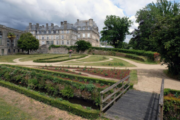 La préfecture du Morbihan à Vannes côté jardin