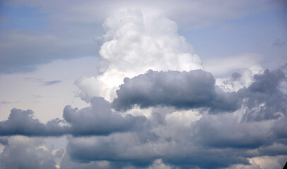 Obraz premium Storm clouds in the sky. Rain clouds before a thunderstorm. Beautiful nature.