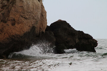 Naklejka premium Rock and sea