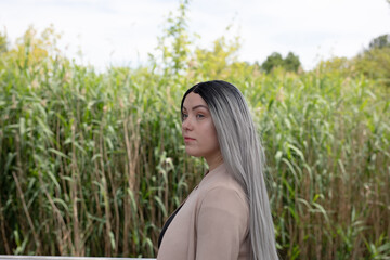 Naklejka premium Frau in der Natur