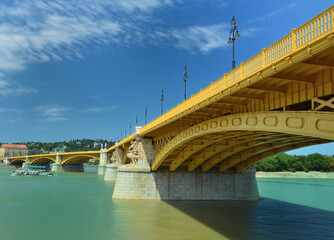 Obraz premium Margaret Bridge in Budapest, Hungary
