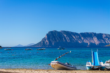 Boats in front of the Isola Tavolara (Olbia, Sardinia, Italy).