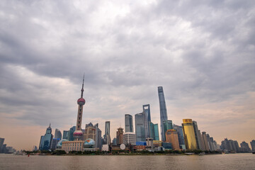 Obraz premium Financial centre of Shanghai viewed from the Bund