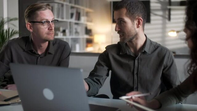 Colleagues And Clients Talking Strategy With Laptop And Tablet. In Creative Office Productive Coworkers Sitting At The Table For Company Meeting. Teamwork And Social Concepts