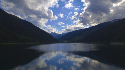 Lago di Zoccolo che rispecchia il cielo