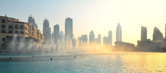 Fototapeta na wymiar Dancing fountains in Dubai
