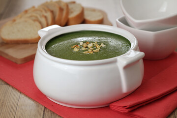 cream spinach soup with cashews