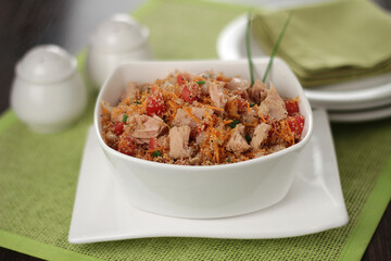 tuna salad with amaranth, carrots, tomatoes and chives
