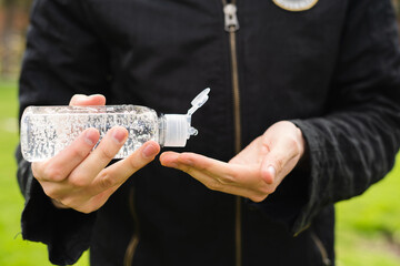 Applying antibacterial gel against covid-19