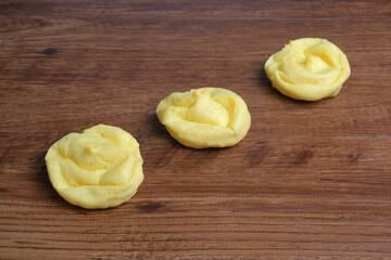 Cream puff cakes