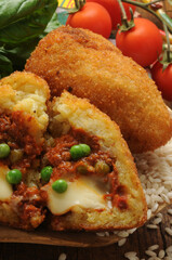 Arancinu Arancine siciliane ft0206_8177 Cucina siciliana Аранчини アランチーニ 아란치니