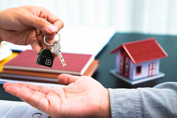 Propose a contract to sign house and real estate purchase contracts, calculate house purchase rates, hand over house keys and recommend houses